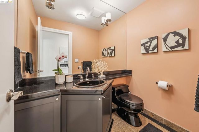 11 Huntleigh Rd, Piedmont, CA 94611