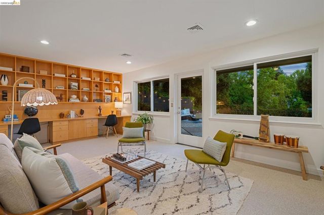 11 Huntleigh Rd, Piedmont, CA 94611