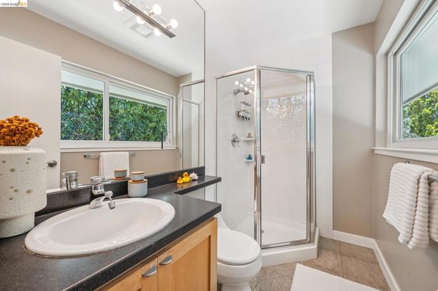 11 Huntleigh Rd, Piedmont, CA 94611