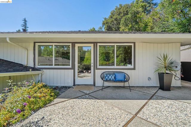 11 Huntleigh Rd, Piedmont, CA 94611