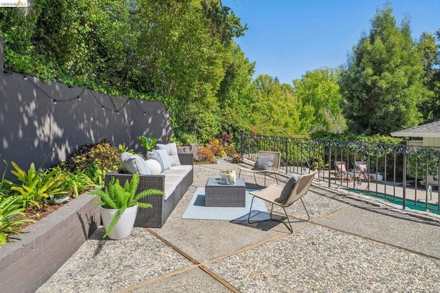 11 Huntleigh Rd, Piedmont, CA 94611