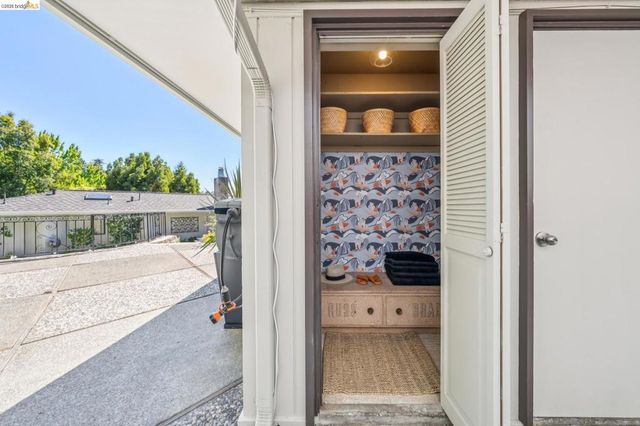 11 Huntleigh Rd, Piedmont, CA 94611