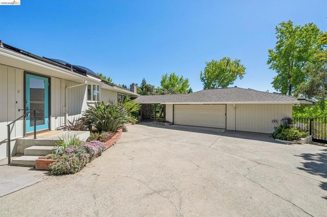 11 Huntleigh Rd, Piedmont, CA 94611
