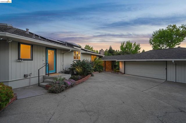 11 Huntleigh Rd, Piedmont, CA 94611