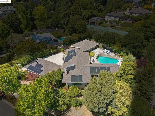 11 Huntleigh Rd, Piedmont, CA 94611