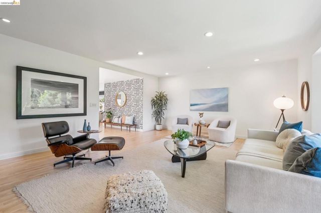 11 Huntleigh Rd, Piedmont, CA 94611