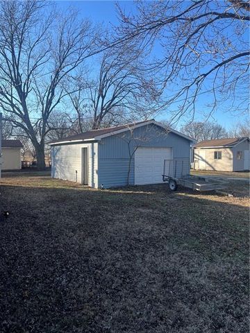 202 W Perry Street, Arma, KS 66712