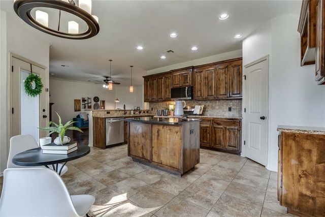 7020 E Cherokee Crossing, Warr Acres, OK 73132