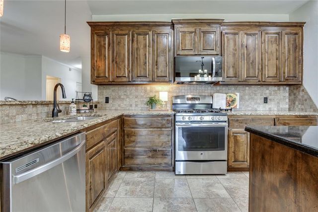 7020 E Cherokee Crossing, Warr Acres, OK 73132
