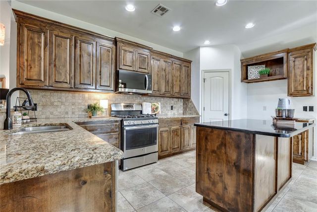 7020 E Cherokee Crossing, Warr Acres, OK 73132