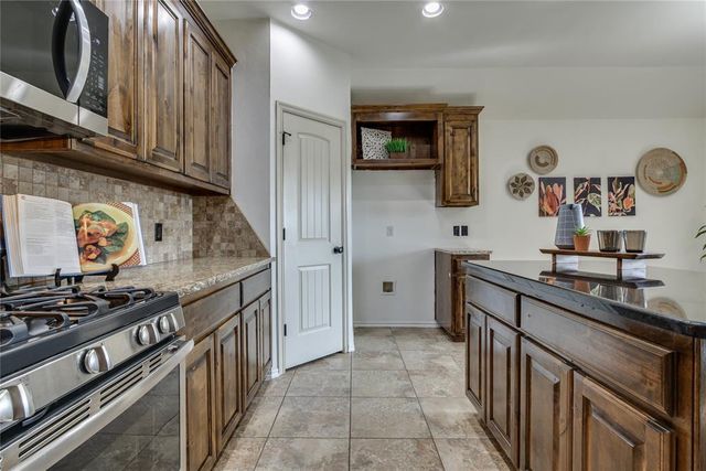 7020 E Cherokee Crossing, Warr Acres, OK 73132