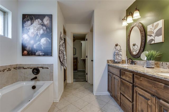 7020 E Cherokee Crossing, Warr Acres, OK 73132