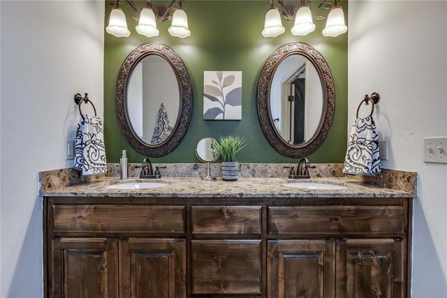 7020 E Cherokee Crossing, Warr Acres, OK 73132