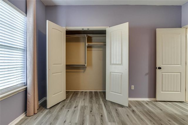 7020 E Cherokee Crossing, Warr Acres, OK 73132