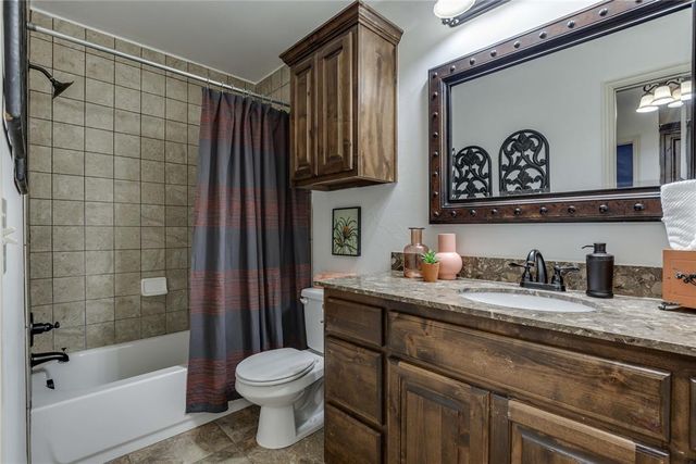 7020 E Cherokee Crossing, Warr Acres, OK 73132