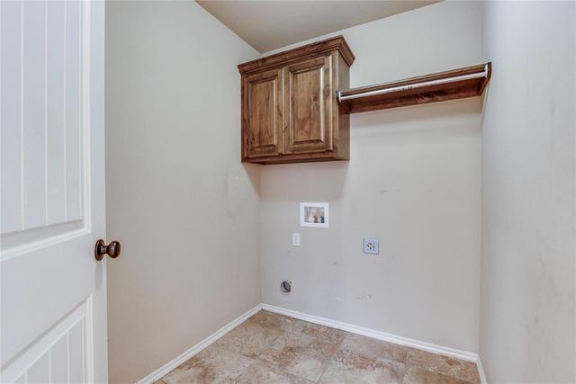 7020 E Cherokee Crossing, Warr Acres, OK 73132