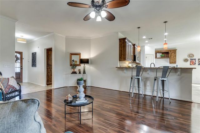 7020 E Cherokee Crossing, Warr Acres, OK 73132