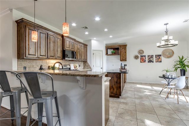 7020 E Cherokee Crossing, Warr Acres, OK 73132
