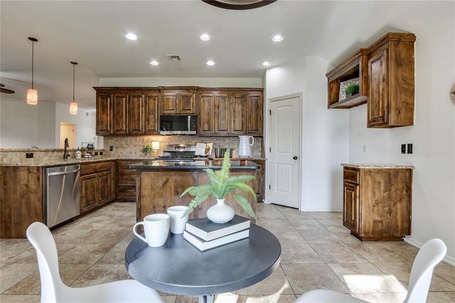 7020 E Cherokee Crossing, Warr Acres, OK 73132