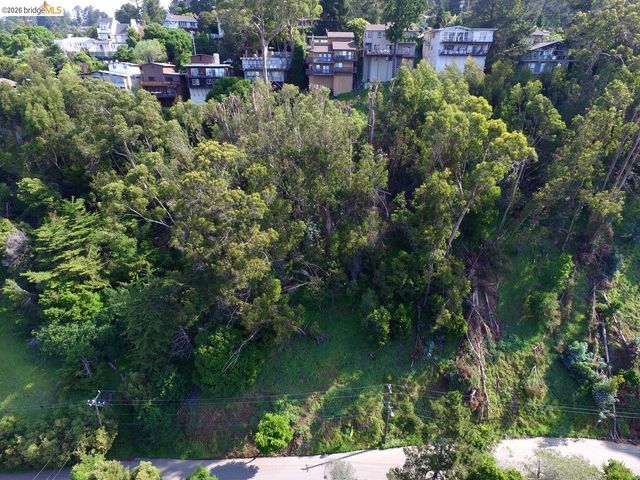 Scout Rd, Oakland, CA 94611