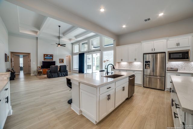 171 Raven, Castroville, TX 78009