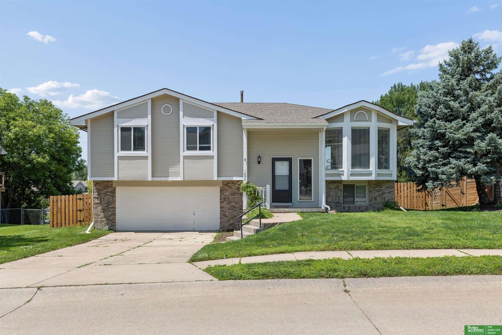 1874 N 153rd Plaza, Omaha, NE 68154