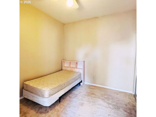 10406 Ne FARGO St, Portland, OR 97220