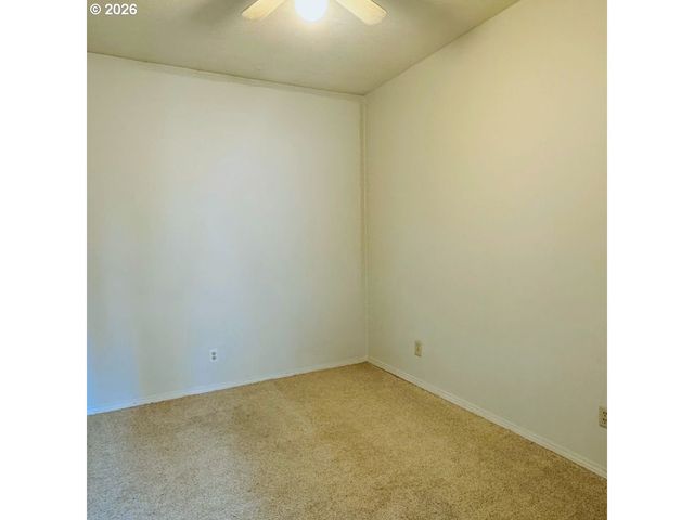 10406 Ne FARGO St, Portland, OR 97220