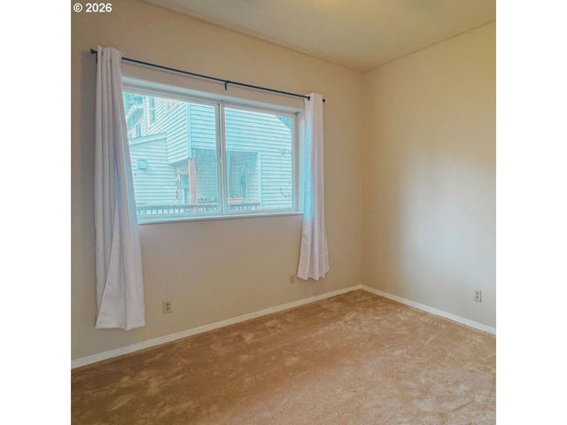 10406 Ne FARGO St, Portland, OR 97220