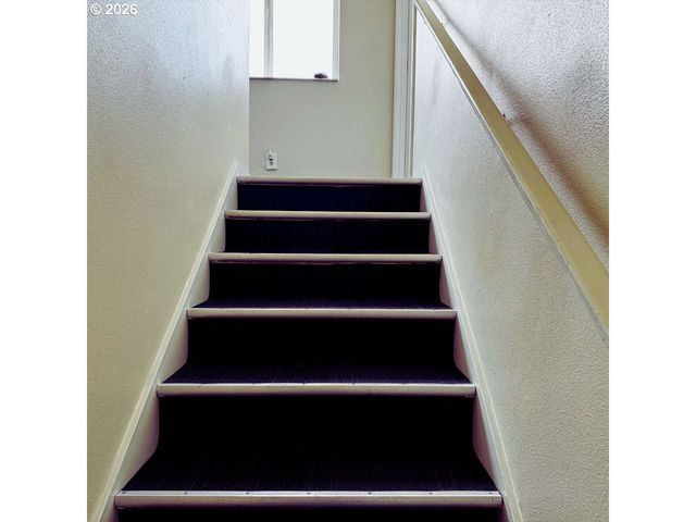 10406 Ne FARGO St, Portland, OR 97220