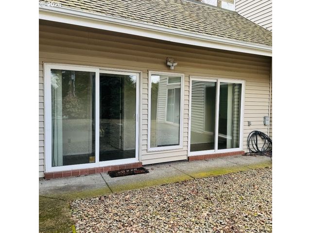 10406 Ne FARGO St, Portland, OR 97220