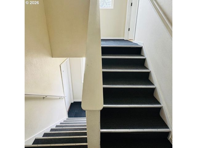 10406 Ne FARGO St, Portland, OR 97220