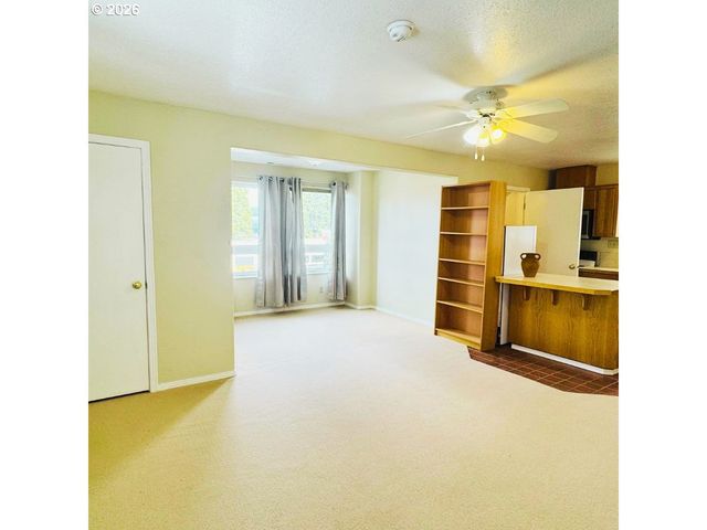 10406 Ne FARGO St, Portland, OR 97220