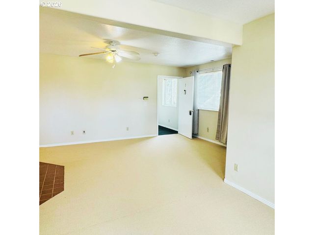 10406 Ne FARGO St, Portland, OR 97220