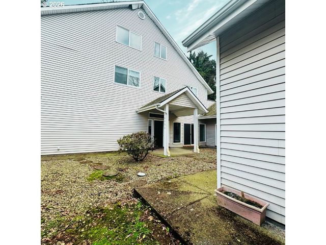 10406 Ne FARGO St, Portland, OR 97220