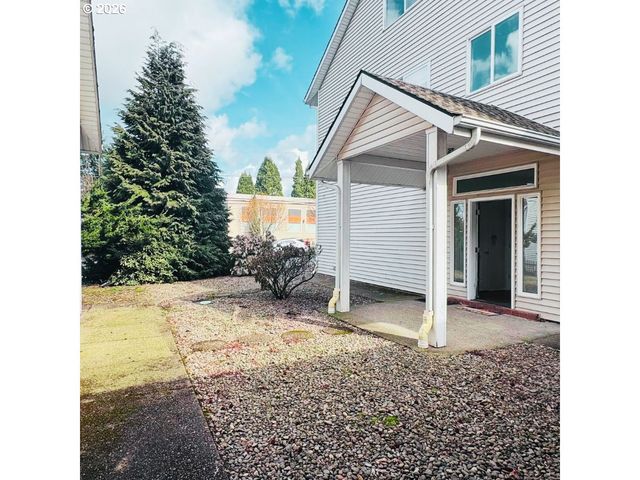 10406 Ne FARGO St, Portland, OR 97220