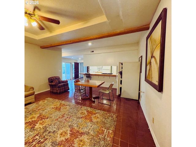 10406 Ne FARGO St, Portland, OR 97220