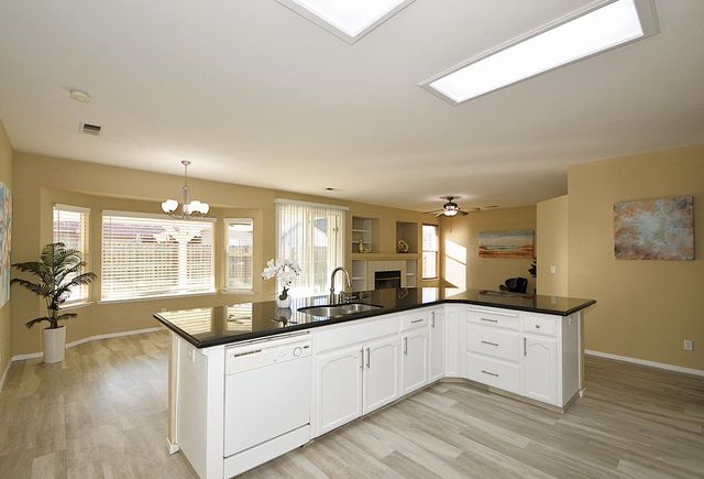 1133 Cousins Court, Lemoore, CA 93245