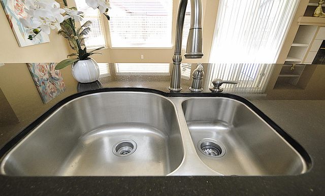 1133 Cousins Court, Lemoore, CA 93245