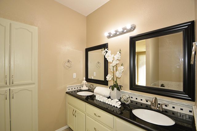 1133 Cousins Court, Lemoore, CA 93245