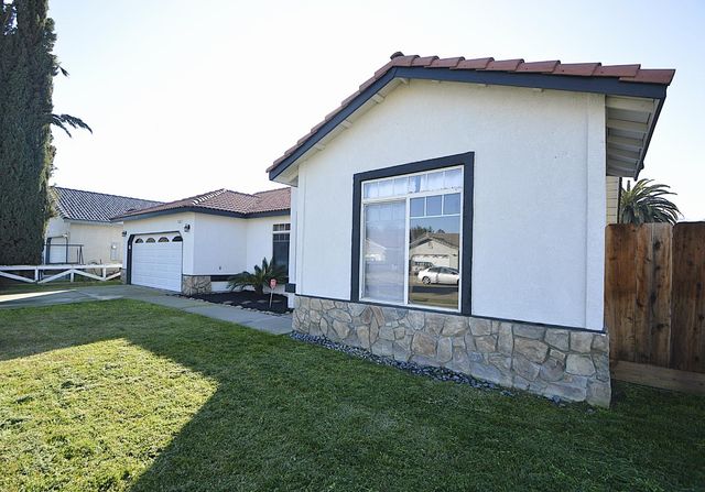 1133 Cousins Court, Lemoore, CA 93245