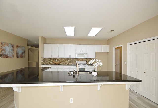 1133 Cousins Court, Lemoore, CA 93245