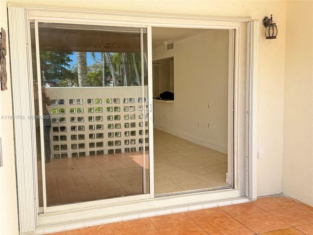 9725 Fontainebleau Blvd A103, Miami, FL 33172