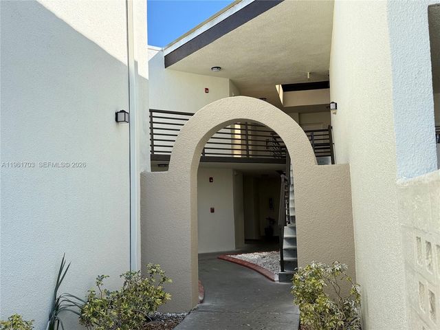 9725 Fontainebleau Blvd A103, Miami, FL 33172