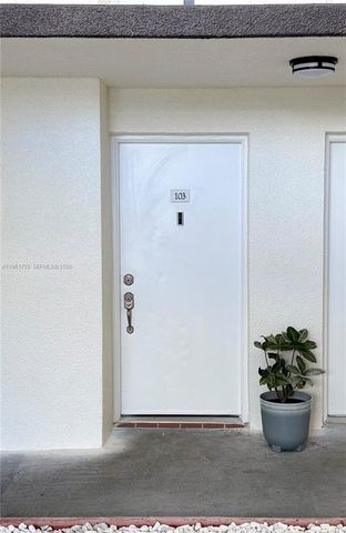 9725 Fontainebleau Blvd A103, Miami, FL 33172