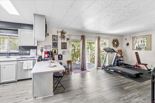 17617 Pond Derosa 29, Salinas, CA 93907