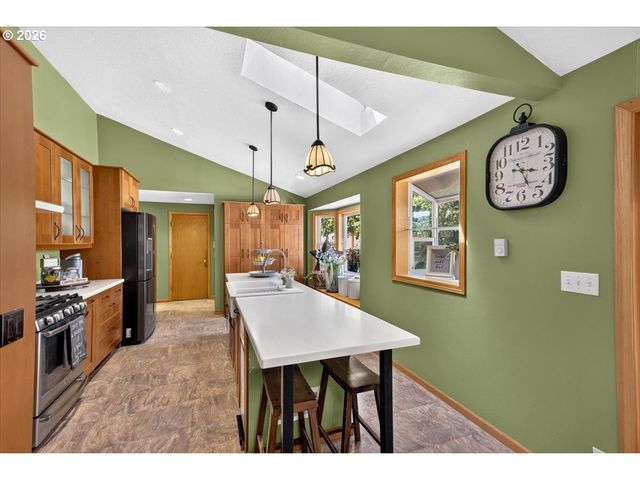 417 BLUE JAY Ave, Forest Grove, OR 97116