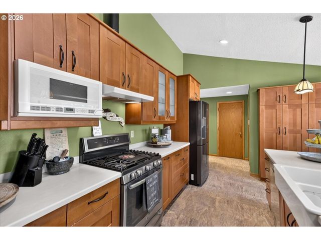 417 BLUE JAY Ave, Forest Grove, OR 97116