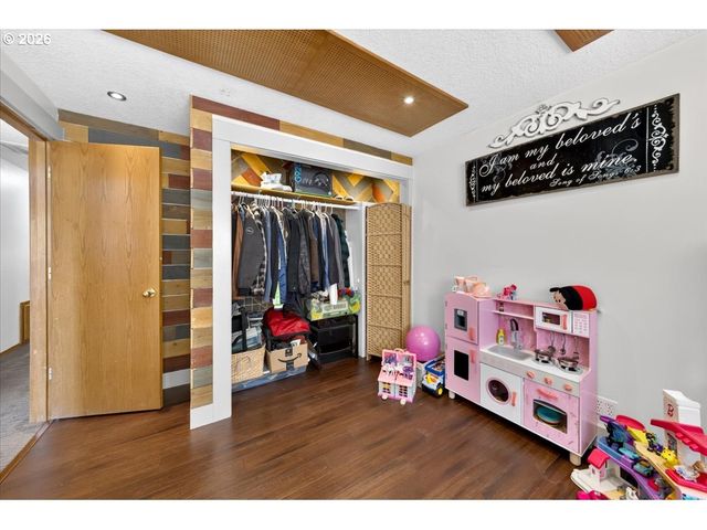 417 BLUE JAY Ave, Forest Grove, OR 97116