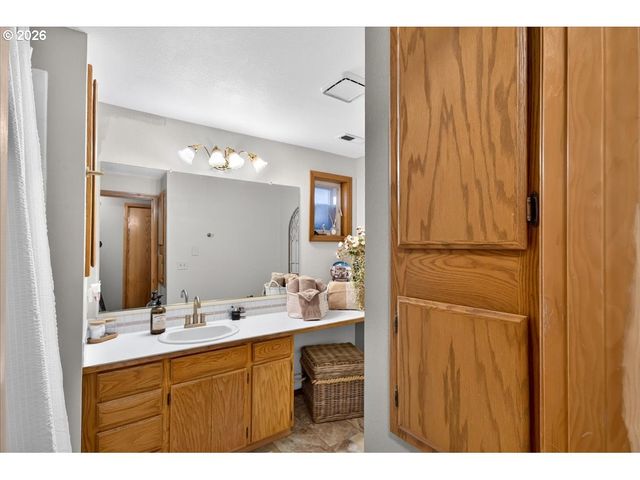417 BLUE JAY Ave, Forest Grove, OR 97116